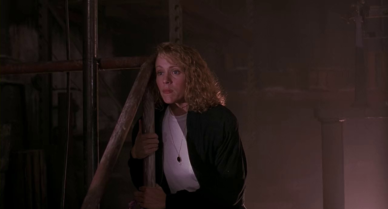 Darkman (1990) BluRay Hindi + English 720p x264 AVC HE-AACv2 2.0 ESub.mkv.0003